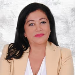 Esmeralda Cobos